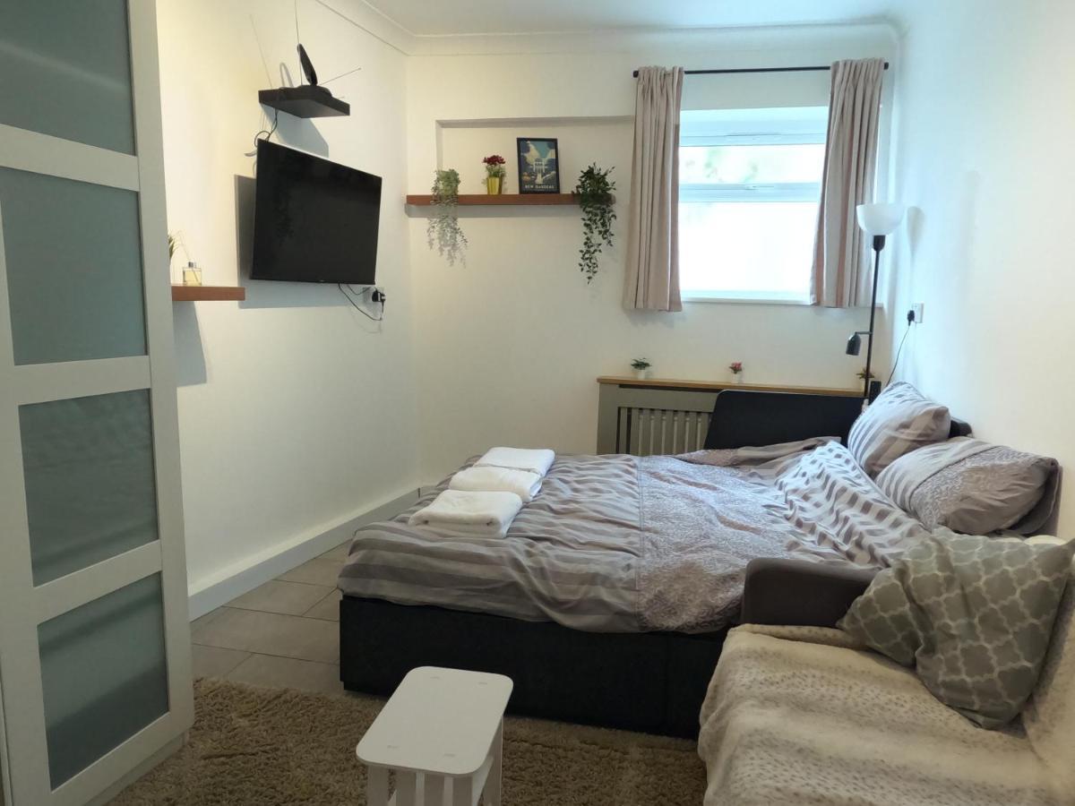 Studio Apartment In Saint Kew Exterior foto